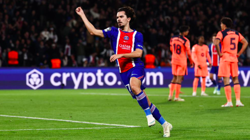 欧冠巴黎主场对阵巴萨维蒂尼亚精彩进球